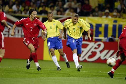 2002世界杯巴西vs 2002年足球世界杯中国队与巴西队的比分是多少