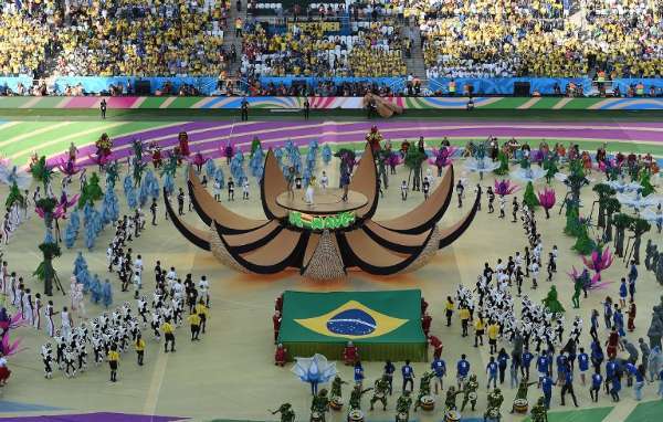 巴西世界杯开幕式表演，巴西世界杯开幕式(热情洋溢的文化盛宴。)