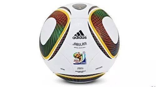 南非世界杯设计，2010年南非世界杯的官方用球的哪个国家的哪位设计师设计的