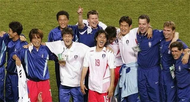 2002 韩日世界杯季军，2002年足球世界杯冠亚军