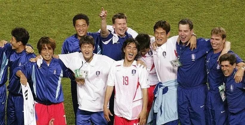 韩国世界杯看球回放，2002年世界杯韩国进四强