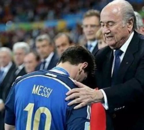 世界杯申请讲话，2014世界杯决赛加时赛时教练讲话梅西为什么不听