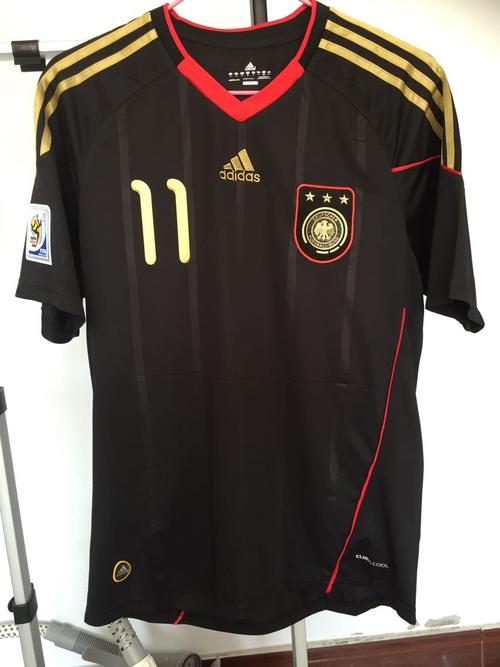 世界杯德国队服?德国队服上的标志是什么意思呢 世界杯德国队服?德国队服上的标志是什么意思呢