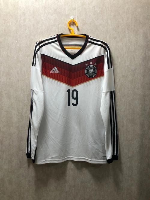 世界杯德国队服?德国队服上的标志是什么意思呢 世界杯德国队服?德国队服上的标志是什么意思呢