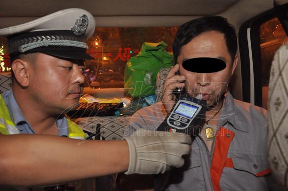 世界杯 查酒驾 漳州交警:世界杯莫贪杯 酒驾易伤悲 世界杯 查酒驾 漳州交警:世界杯莫贪杯 酒驾易伤悲