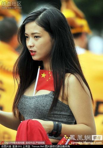 世界杯大胸球迷 亚洲杯中国女球迷胸部插国旗是谁 世界杯大胸球迷 亚洲杯中国女球迷胸部插国旗是谁