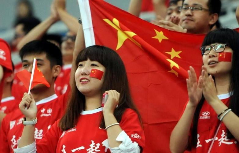 世界杯大胸球迷 亚洲杯中国女球迷胸部插国旗是谁 世界杯大胸球迷 亚洲杯中国女球迷胸部插国旗是谁
