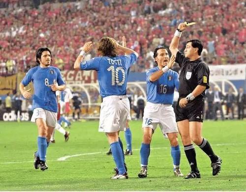 2002世界杯意大利vs韩国 2002年世界杯,韩国对意大利那场的裁判怎么样了