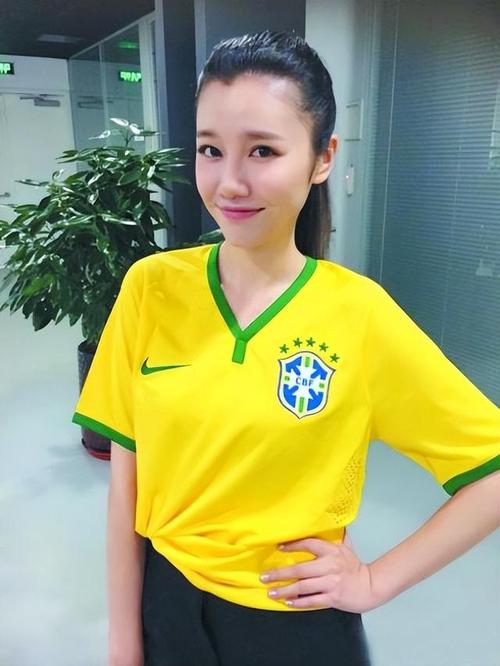 巴西世界杯 女主持 世界杯女主持人小四是谁
