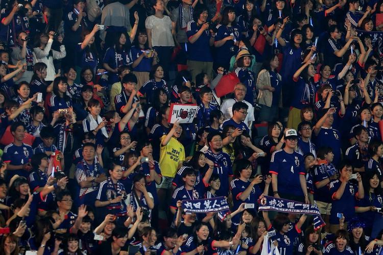 日本球迷世界杯分组情况？世界杯日本赢球散场后球迷做了什么