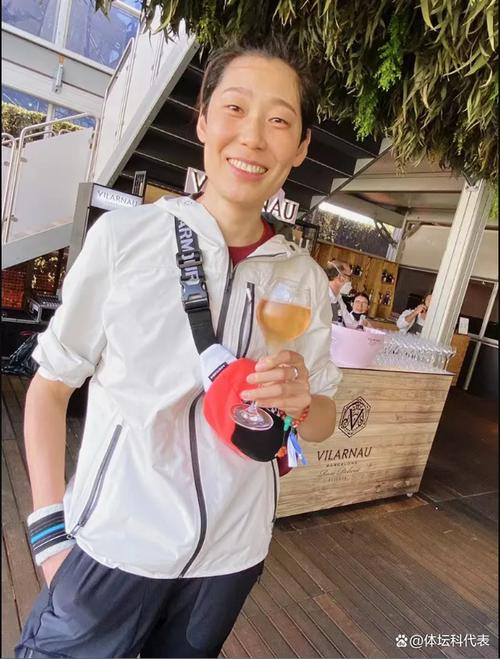 朱婷的世界杯球衣(为什么朱婷的球衣号码下面有一横线,而其他球员的没有)