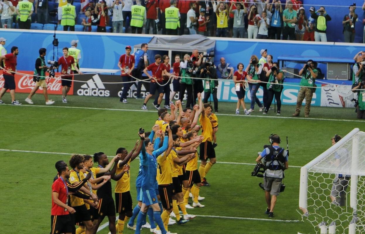 世界杯8强球迷合照 世界杯是不是也打假球呢