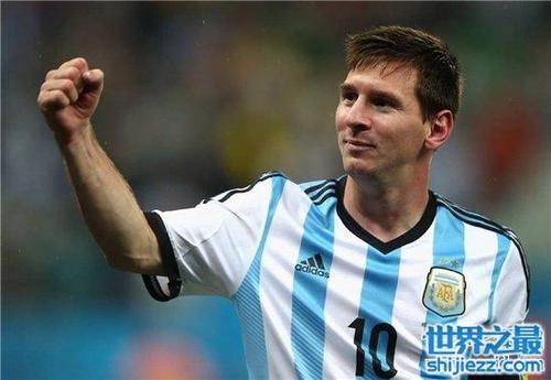 世界杯足球球员年薪排名(爆:2021年世界上收入最高的足球运动员,前十名梅西屈尊第二) 世界杯足球球员年薪排名(爆:2021年世界上收入最高的足球运动员,前十名梅西屈尊第二)