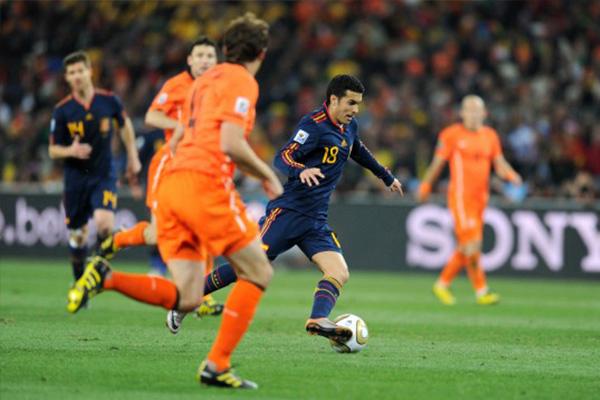 世界杯 西班牙和荷兰 就历届世界杯战况来说,荷兰和西班牙,那队较强呢