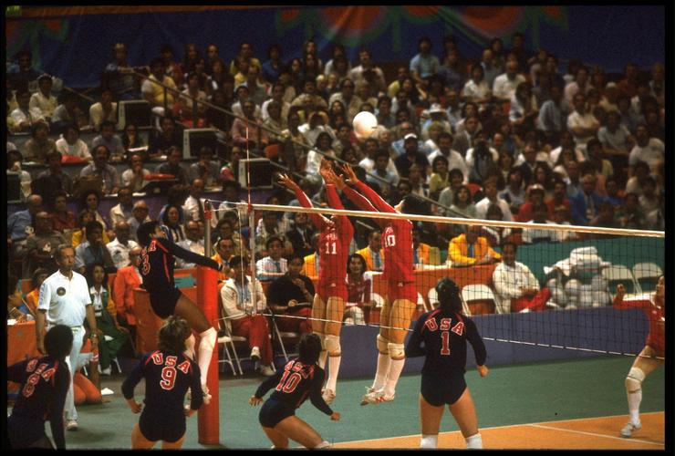 福建女排世界杯对阵日本 1981年女排世界杯的中国女排