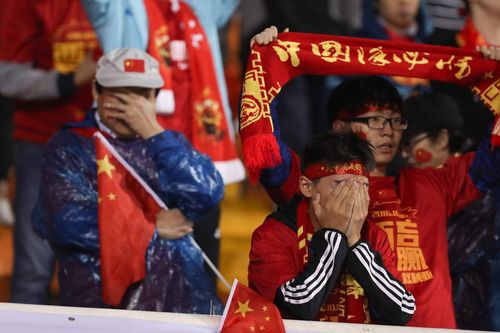 男篮世界杯球迷评价国足？如果国足夺得世界杯冠军,国足球迷会疯狂到什么程度