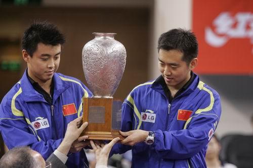 新加坡世界杯男双决赛冠军 2004年世界锦标赛乒乓球的男单冠军是谁!!!